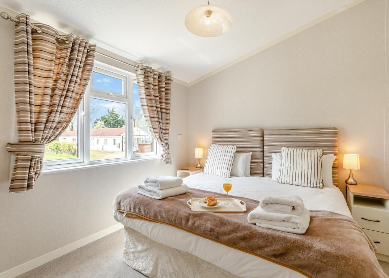 Lode Hall Lodges Upwell Esterno foto