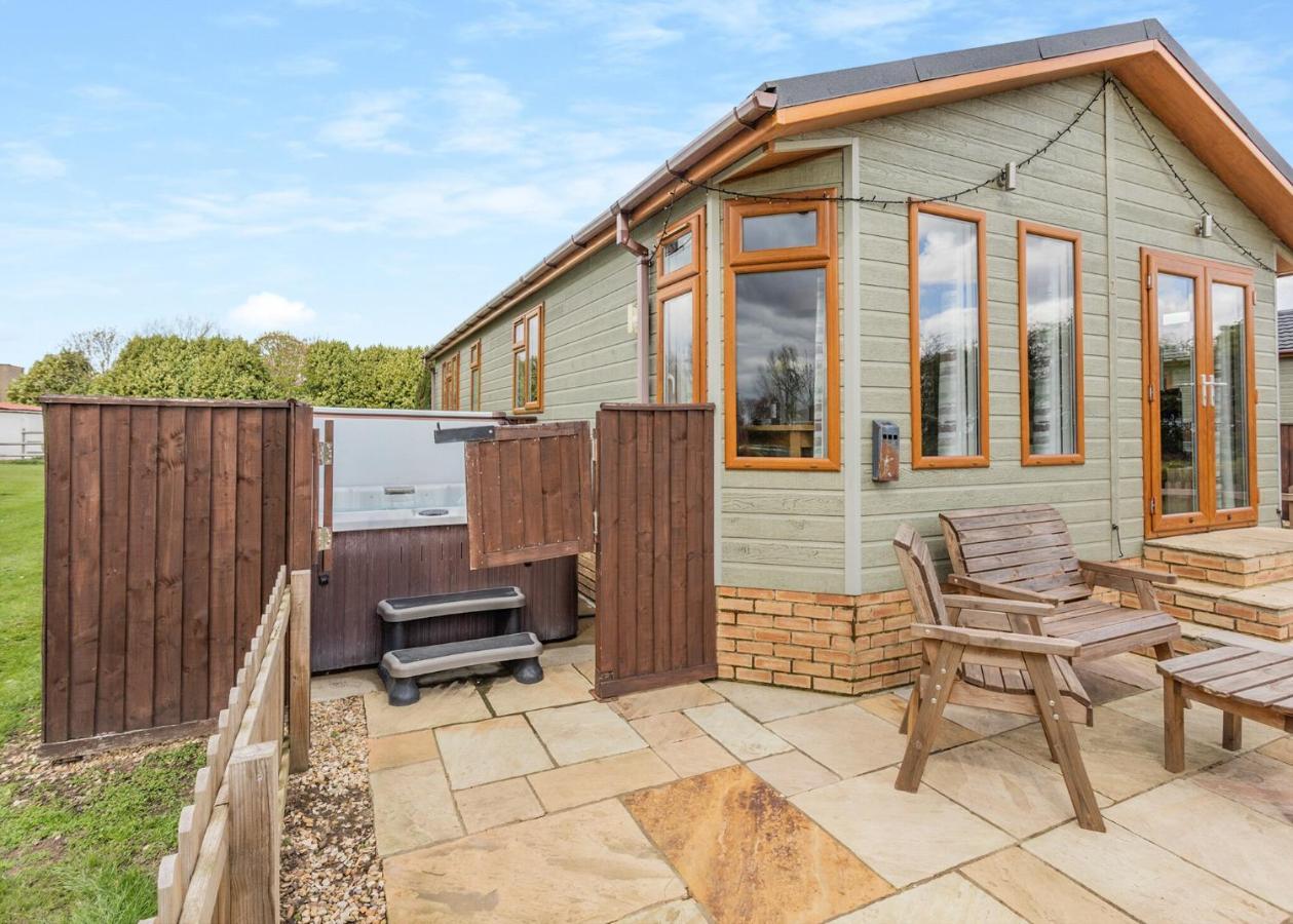 Lode Hall Lodges Upwell Esterno foto